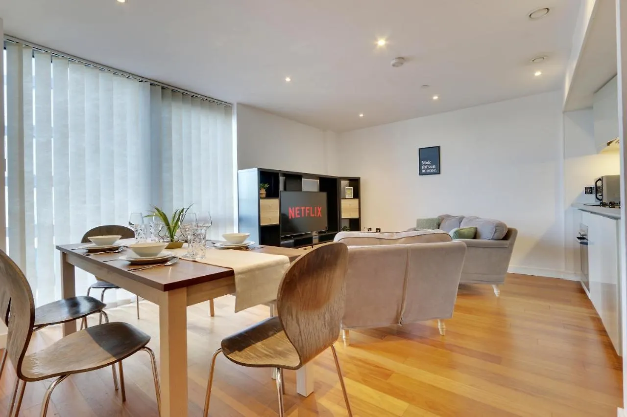 Heart Of The City - Fantastic, Spacious 2 Bed Apartment, Netflix, Stunning Views, Sheffield City Centre 0*,