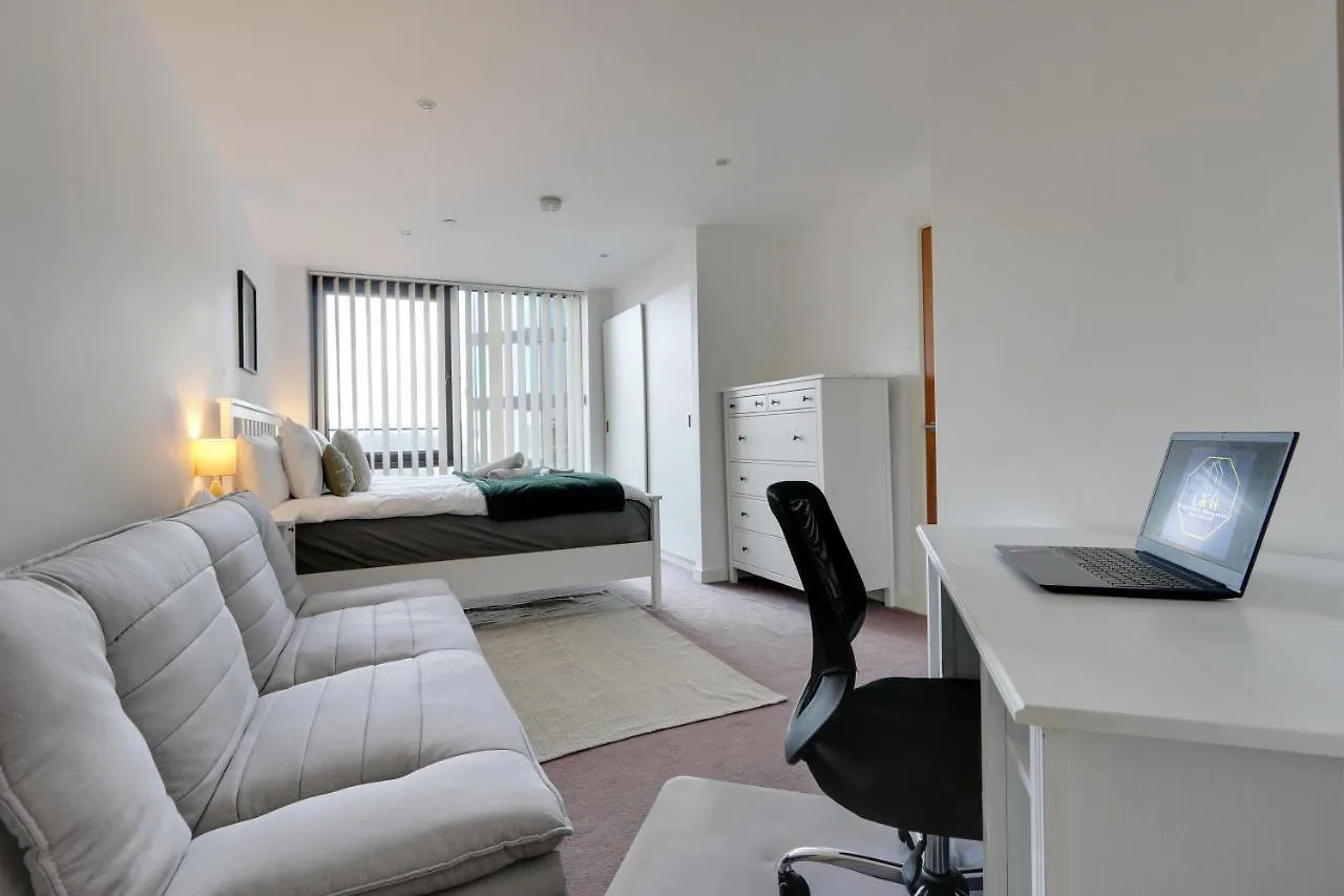 Heart Of The City - Fantastic, Spacious 2 Bed Apartment, Netflix, Stunning Views, Sheffield City Centre 0*,  영국